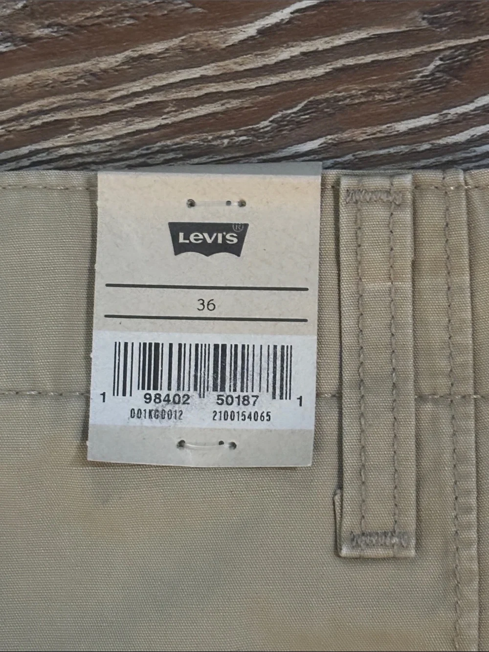 Levi’s Men’s Khaki Cargo Shorts (NWT)